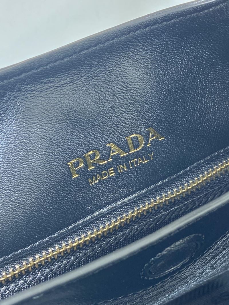 Pra*a tote bags